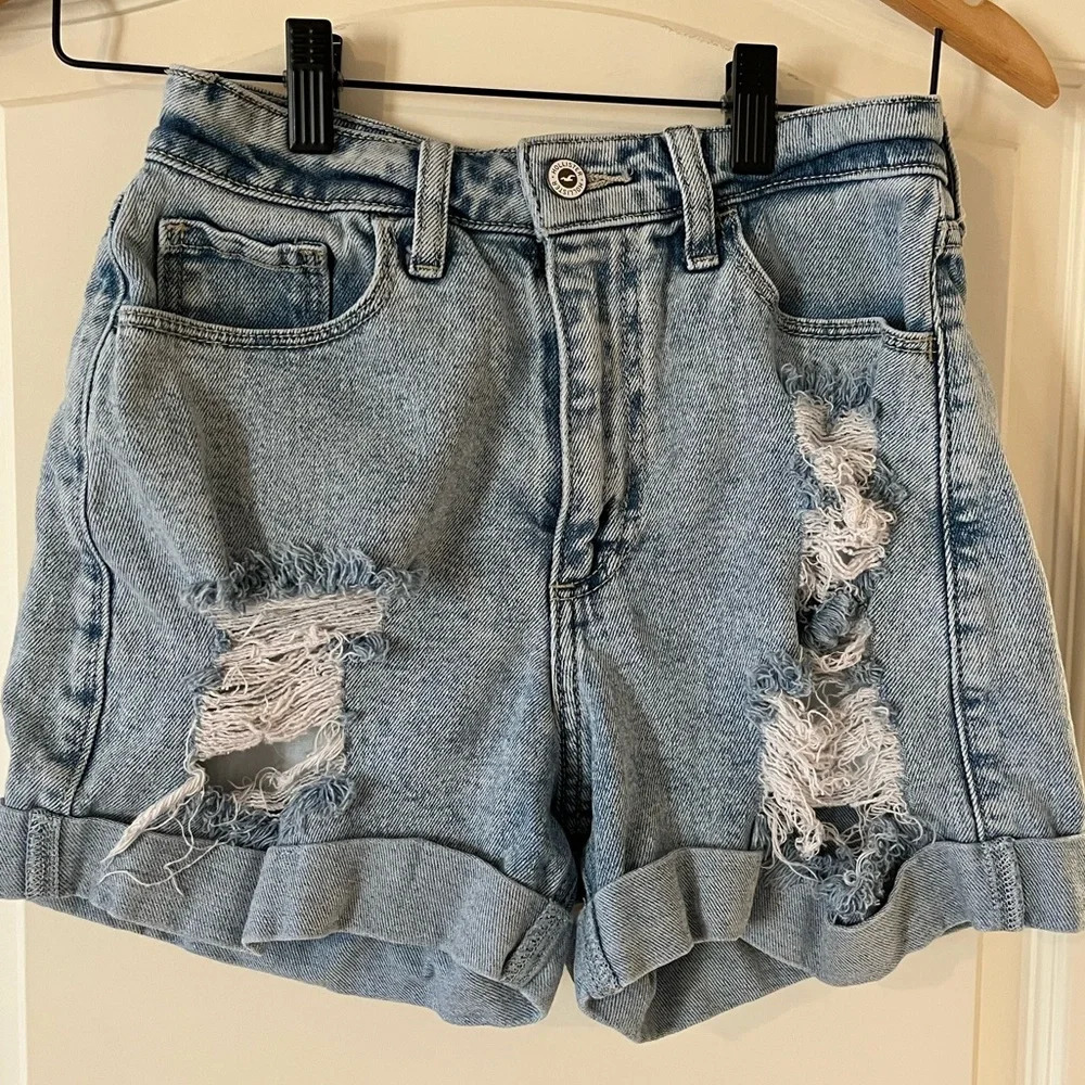 Hollister Curvy Mom Short Lighter Wash Size 0 or 24W